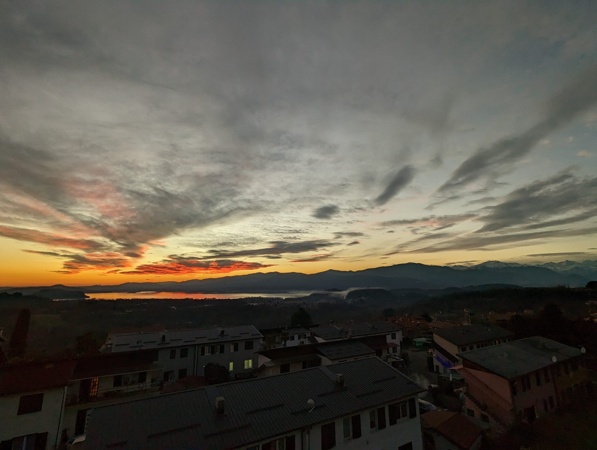 Zonsondergang over de Alpen